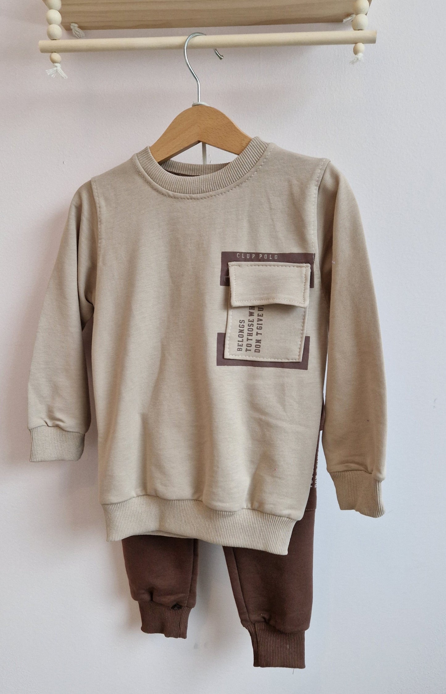 Bukse- og gensersett brun