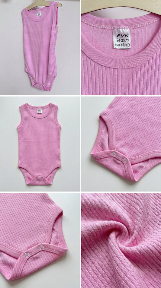 Ribbestrikket kortermet body - Rosa
